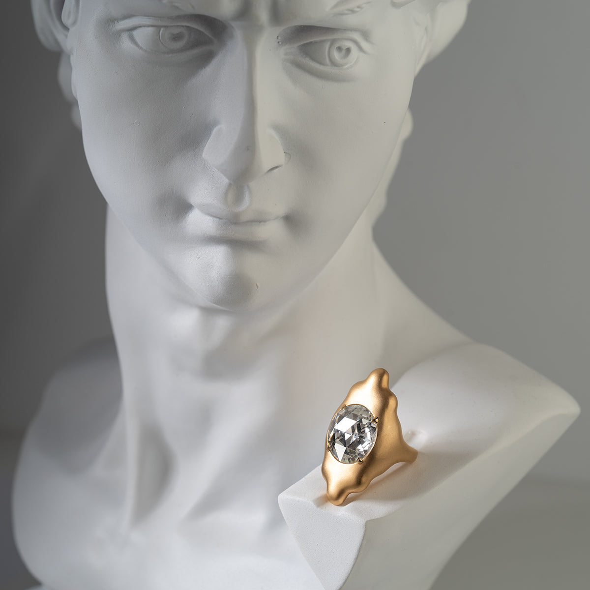 Quiet Gold Ring with round rose-cut diamonds