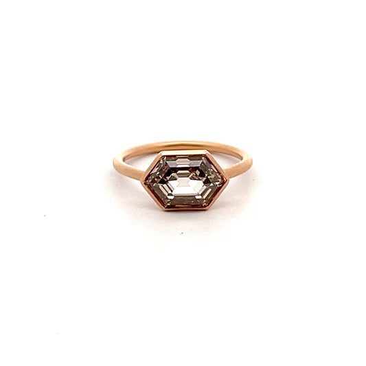 Quiet Gold Ring with hexagonal step-cut diamonds