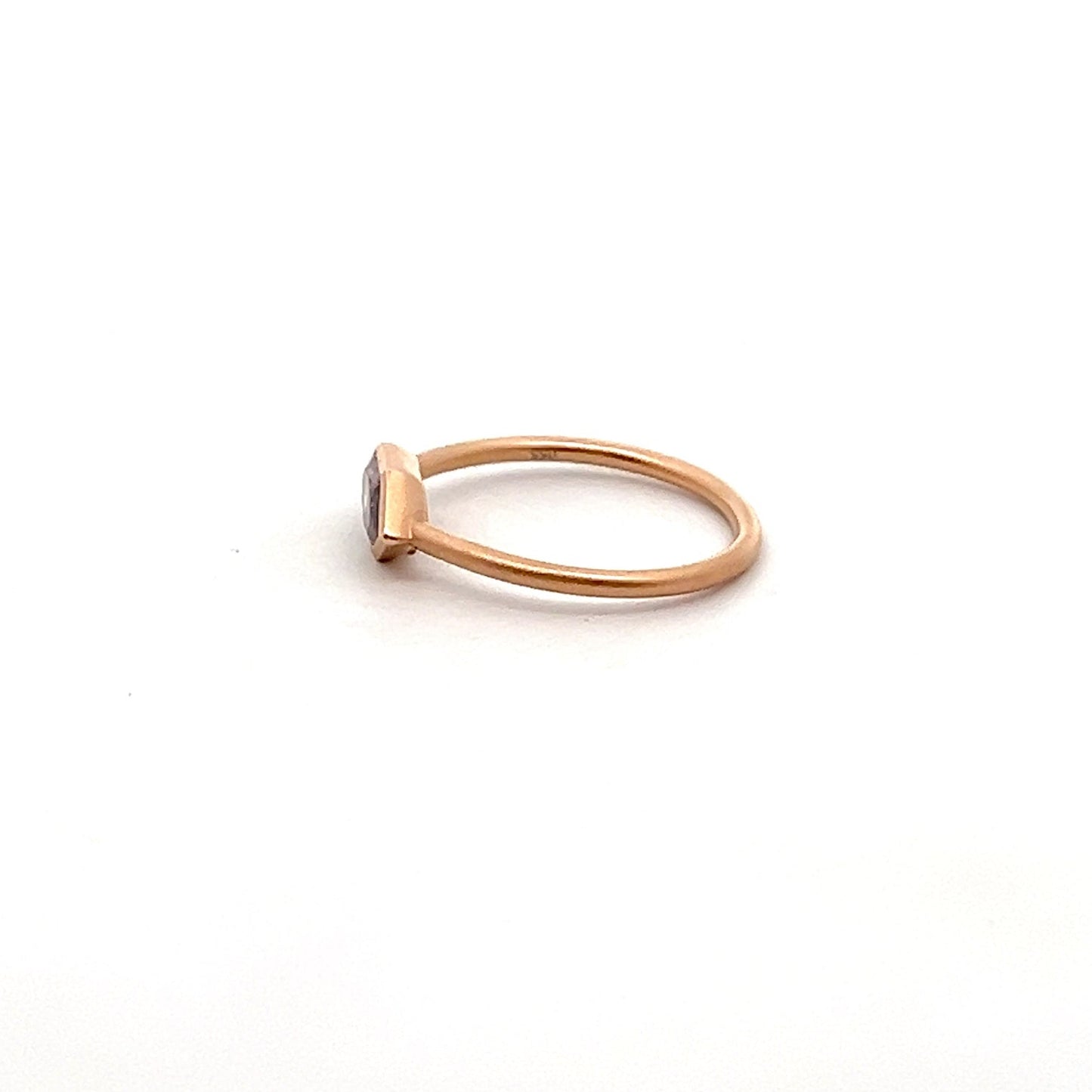 Quiet Gold Ring with hexagonal cut diamonds