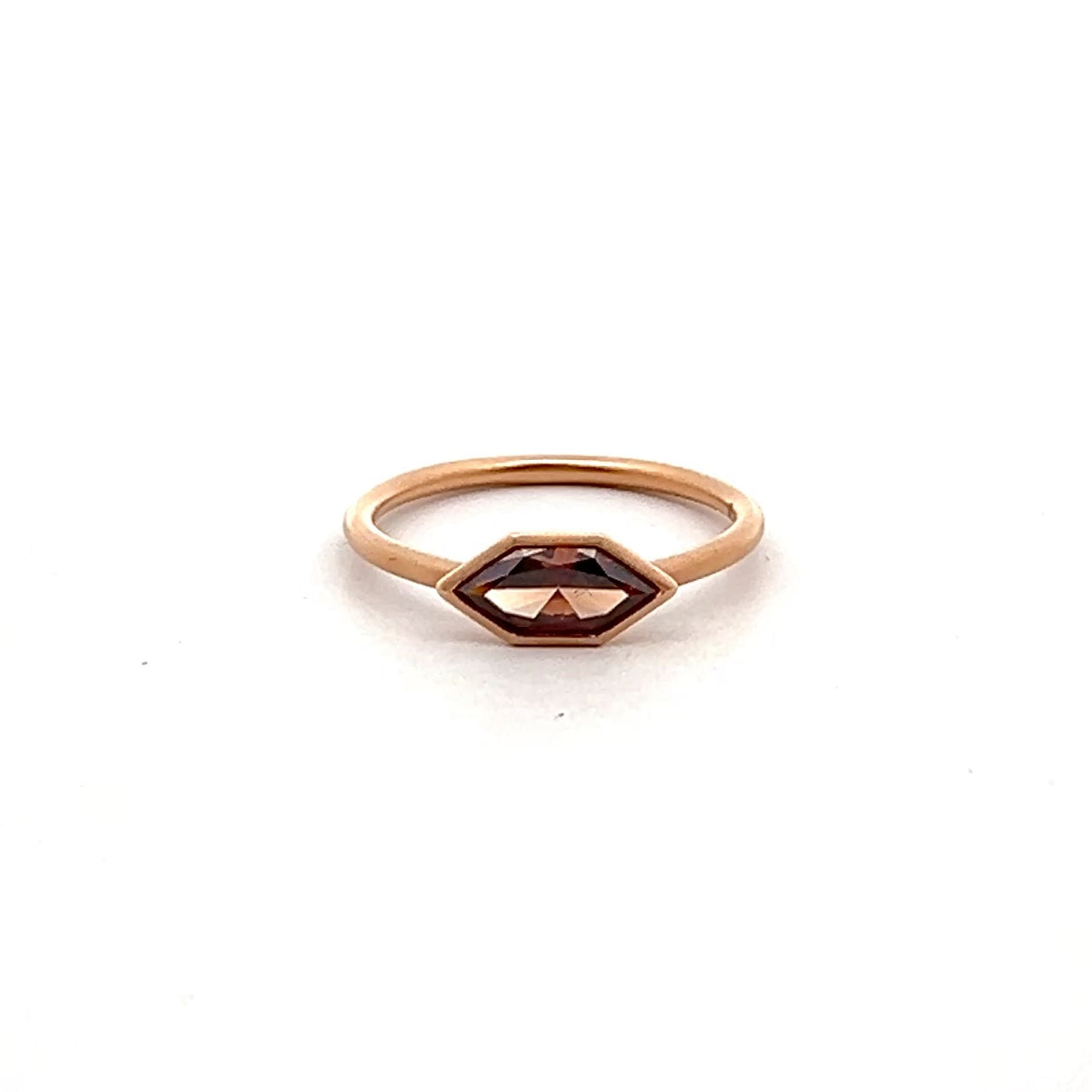 Quiet Gold Ring with hexagonal cut diamonds
