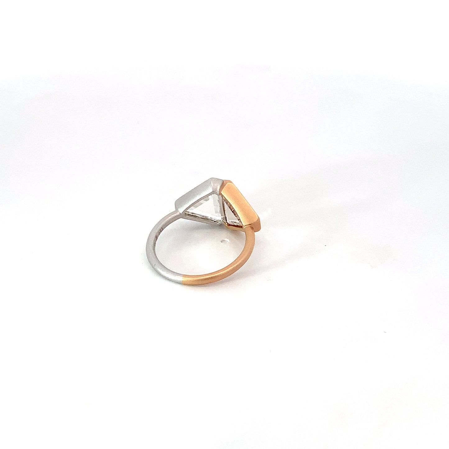 Quiet Gold Ring with triangle-cut diamonds